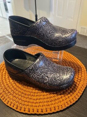 Dansko Professional clogs, Grey Tooled Patent leather Antique Tooled